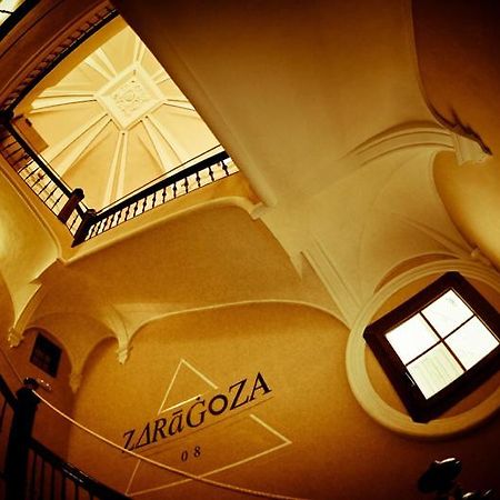 Be Zaragoza Hostel Buitenkant foto Interior of the hotel