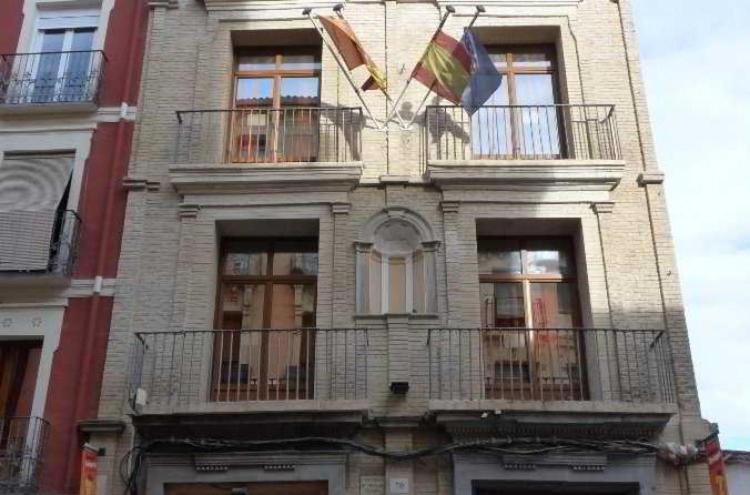 Be Zaragoza Hostel Buitenkant foto The headquarters of the party in Madrid.