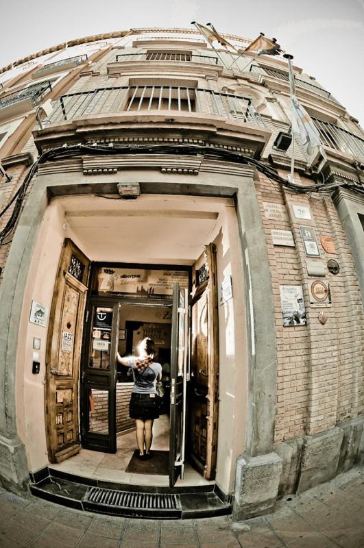Be Zaragoza Hostel Buitenkant foto Entrance to the museum
