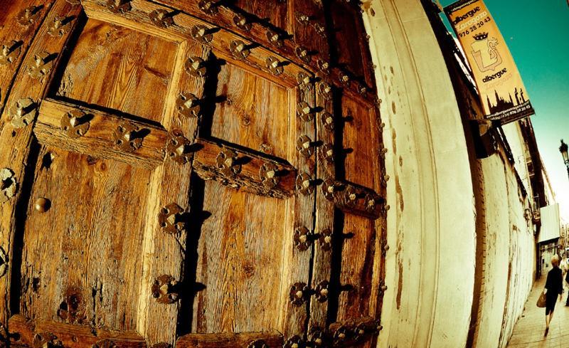 Be Zaragoza Hostel Buitenkant foto Barrel