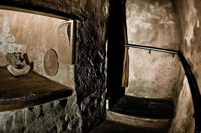 Be Zaragoza Hostel Buitenkant foto The staircase