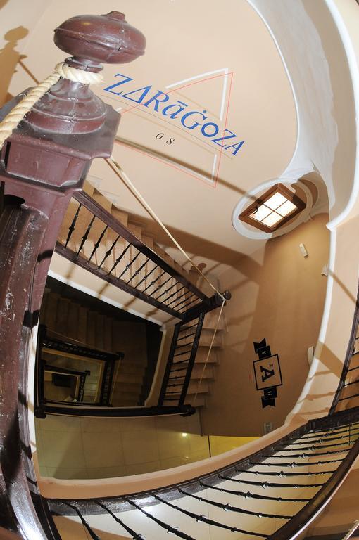 Be Zaragoza Hostel Buitenkant foto Interior of the building