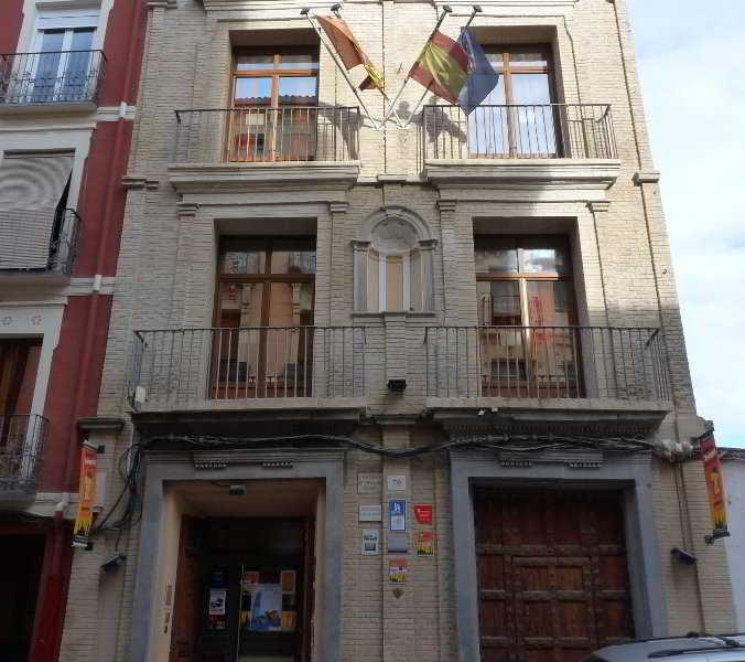 Be Zaragoza Hostel Buitenkant foto Town Hall