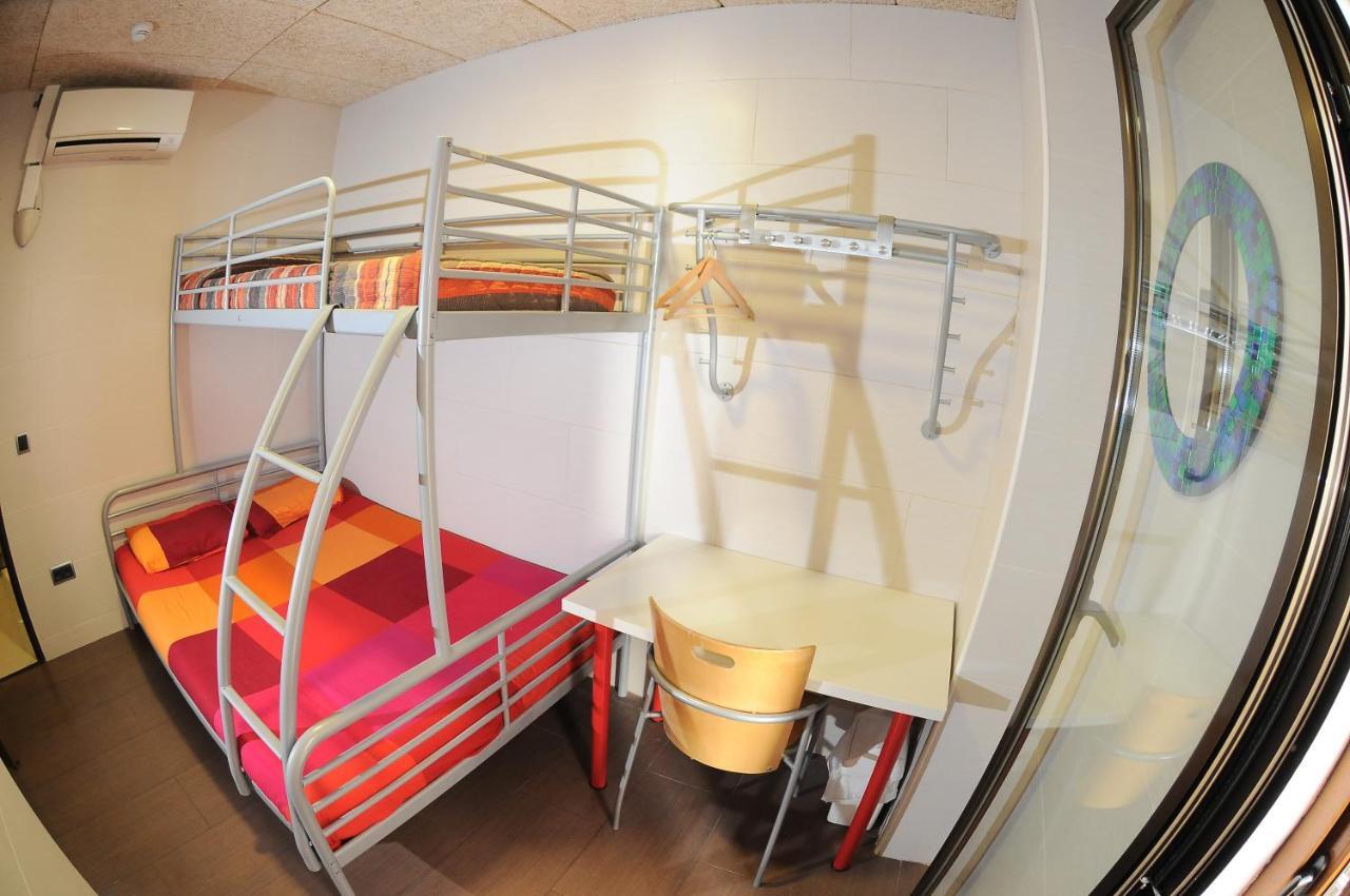 Be Zaragoza Hostel Kamer foto A room at the Tokyo branch